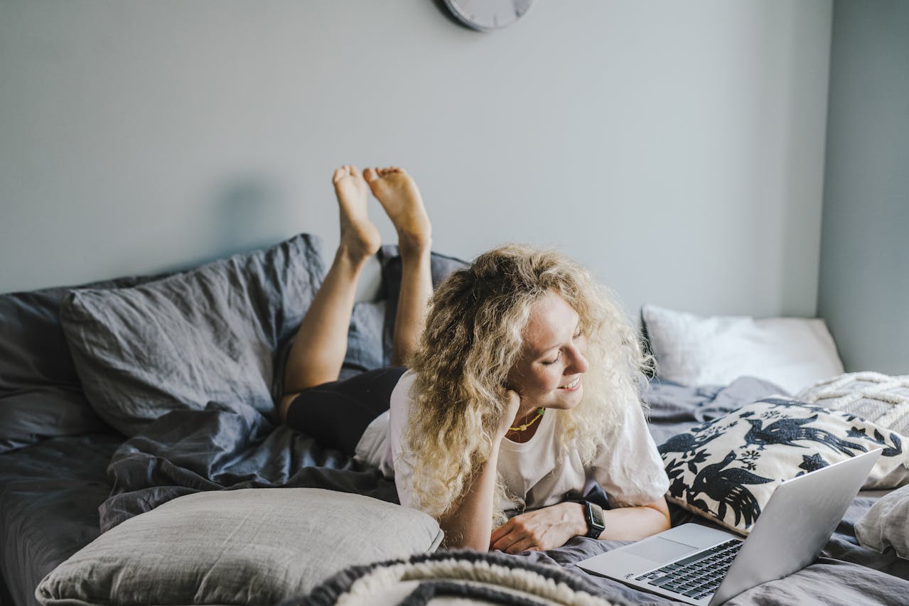 Woman over 45 using AI in job search to land a remote web design position